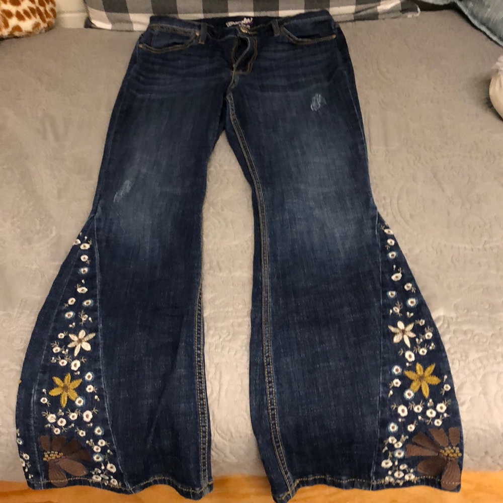 Women’s wrangler flare out jeans